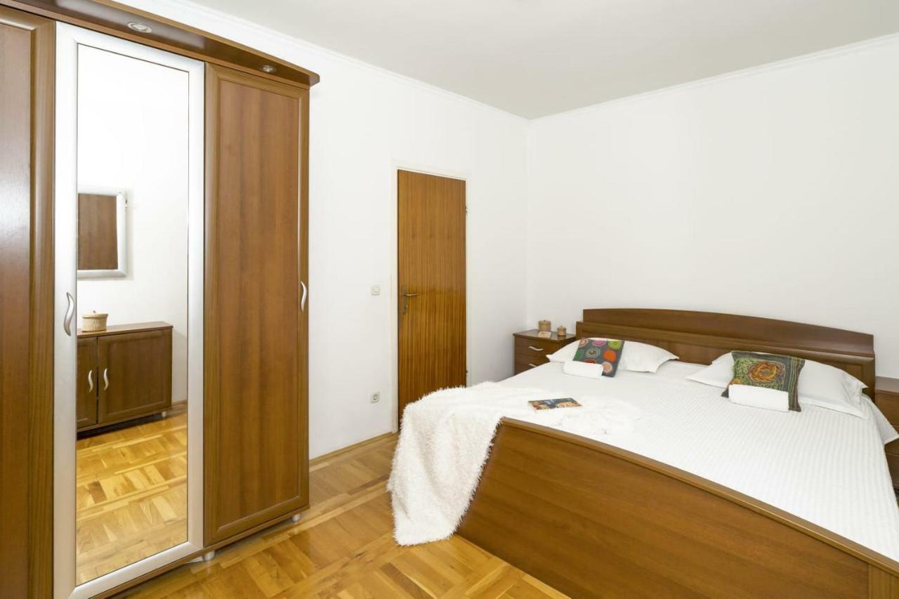 Little Place Near Sea Apartman Apartamento Jesenice  Exterior foto